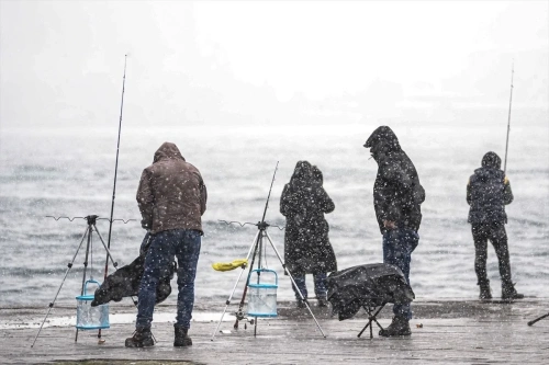 İstanbul'da yılın ilk kar yağışı: Ulaşımda aksamalar yaşandı