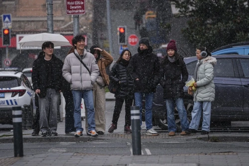 İstanbul'da yılın ilk kar yağışı: Ulaşımda aksamalar yaşandı
