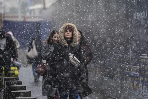 İstanbul'da yılın ilk kar yağışı: Ulaşımda aksamalar yaşandı