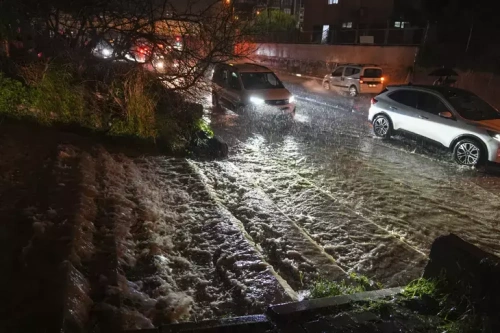 İzmir'de şiddetli yağış felaketi: Sokaklar sular altında, 3 ilçede su kesintisi