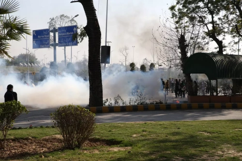 Karaçi'de kanlı protesto: ABD konsolosluğu önünde 9 ölü, 36 yaralı