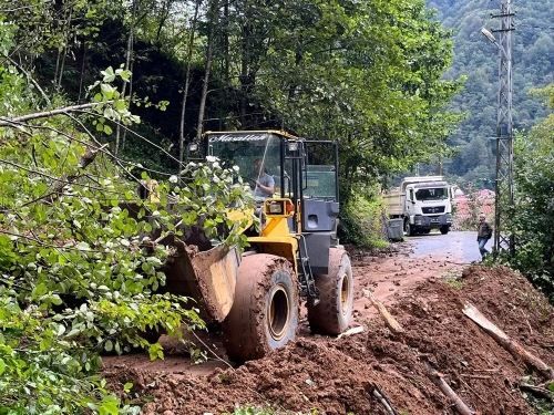 Karadeniz’de şiddetli yağışlar: Rize, Trabzon, Artvin ve Giresun’da sel ve heyelan