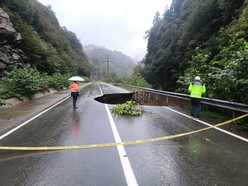 Karadeniz’de şiddetli yağışlar: Rize, Trabzon, Artvin ve Giresun’da sel ve heyelan