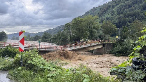 Karadeniz’de şiddetli yağışlar: Rize, Trabzon, Artvin ve Giresun’da sel ve heyelan