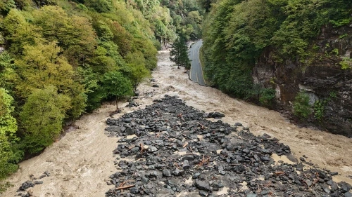 Karadeniz’de şiddetli yağışlar: Rize, Trabzon, Artvin ve Giresun’da sel ve heyelan