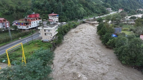 Karadeniz’de şiddetli yağışlar: Rize, Trabzon, Artvin ve Giresun’da sel ve heyelan
