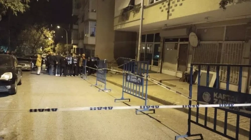 Kartal'da kolonları çatlayan bina boşaltılıp mühürlendi