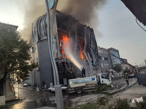 Kocaeli yangını: Fabrika sahibi yakalandı, oğlu aranıyor