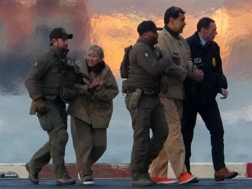 Maduro ve eşi mahkemeye götürüldü! Tüm dünya canlı izledi