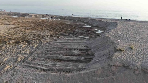 Manavgat sahillerinde kum hırsızlığı skandalı: Sahil kum ocağına döndü