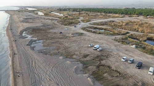 Manavgat sahillerinde kum hırsızlığı skandalı: Sahil kum ocağına döndü