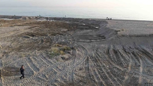 Manavgat sahillerinde kum hırsızlığı skandalı: Sahil kum ocağına döndü