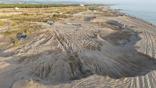 Manavgat sahillerinde kum hırsızlığı skandalı: Sahil kum ocağına döndü