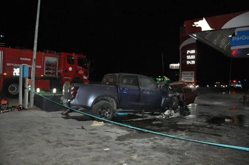 Manisa'da dehşet! Bir aile yok oldu, katliam gibi kaza kamerada!