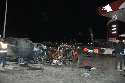 Manisa'da dehşet! Bir aile yok oldu, katliam gibi kaza kamerada!