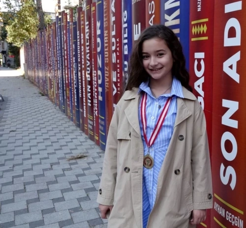 Matematik dehası Lina Singapur'da Türkiye'yi temsil edecek