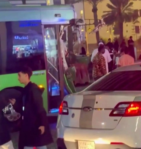 Mekke'de Türk umrecilere otobüs çarptı: 1 ölü, 2 yaralı