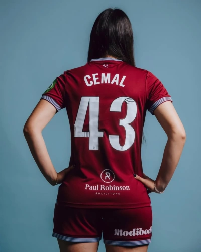 Milli futbolcumuz Selin Cemal West Ham'la sözleşme imzaladı