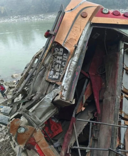 Nepal'de otobüs nehre uçtu: 19 ölü 24 yaralı