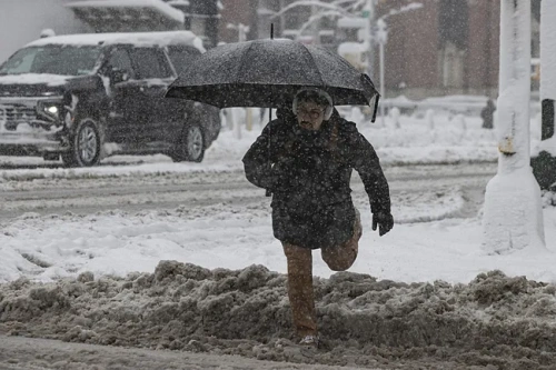 Newark'ta 90 yılın rekoru: ABD'yi vuran fırtına havalimanlarını kapattı