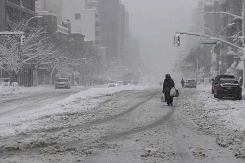 Newark'ta 90 yılın rekoru: ABD'yi vuran fırtına havalimanlarını kapattı
