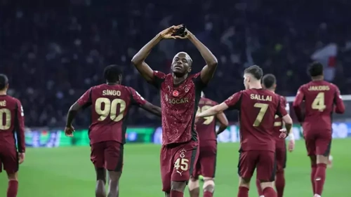 Osimhen'in hat-trick'i Hollanda'yı salladı! Ajax deplasmanında tarihi hezimet