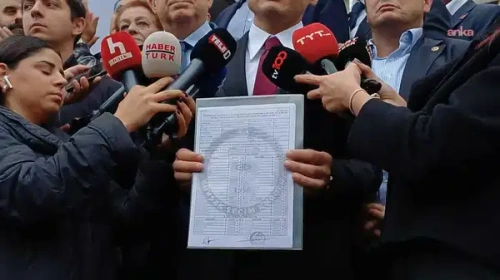 Özgür Çelik mazbatasını aldı: 'Örgüt iradesiyle geldim, örgüt iradesiyle giderim'