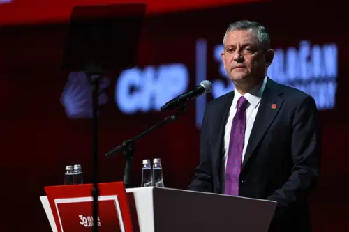 Özgür Özel tek aday olarak 4'üncü kez CHP Genel Başkanı seçildi