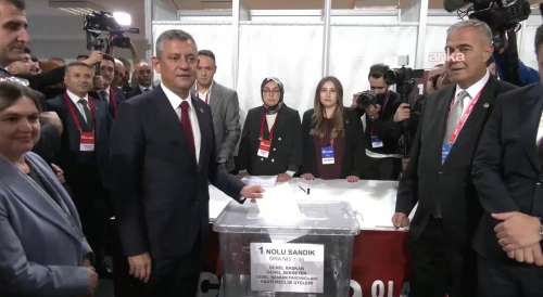 Özgür Özel tek aday olarak 4'üncü kez CHP Genel Başkanı seçildi