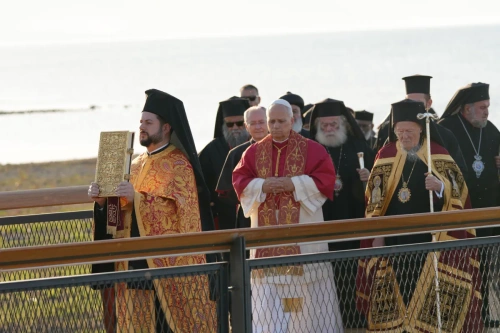 Papa 14. Leo, Birinci İznik Konsili'nin 1700. yıl dönümü için İznik'te
