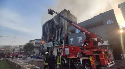 Parfüm imalathanesinde çıkan yangında 6 kişi öldü