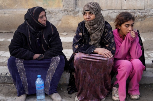 Rakka'da yüzlerce kimlik bulundu: Aileler sevdiklerini arıyor