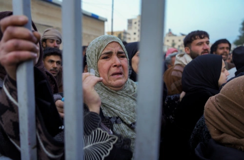 Rakka'da yüzlerce kimlik bulundu: Aileler sevdiklerini arıyor