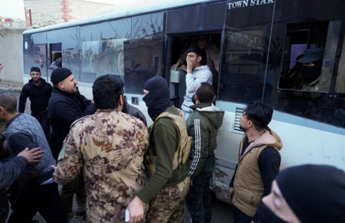 Rakka'da yüzlerce kimlik bulundu: Aileler sevdiklerini arıyor