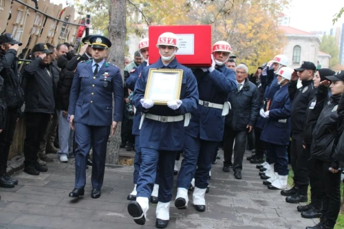 Şehit pilot Nihat İlgen'e eşinden yürek burkan veda