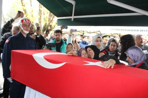 Şehit pilot Nihat İlgen'e eşinden yürek burkan veda