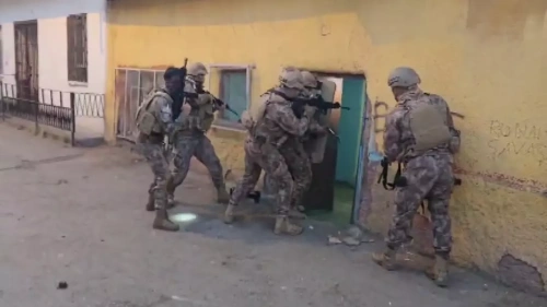 Sosyal medyada silahla meydan okuyanlara 