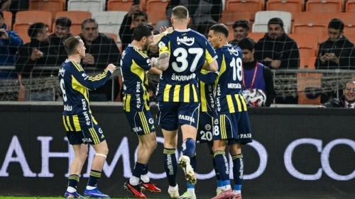 Süper Kupa'da derbi heyecanı! Fenerbahçe finale yükseldi
