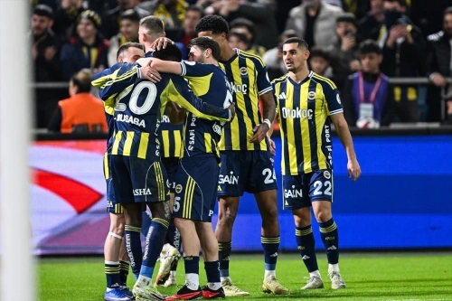 Süper Kupa'da derbi heyecanı! Fenerbahçe finale yükseldi