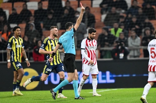 Süper Kupa'da derbi heyecanı! Fenerbahçe finale yükseldi