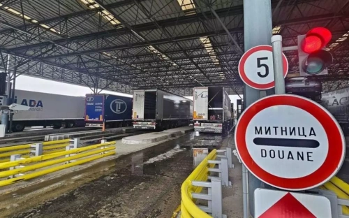 Tır sürücüsünün çantasından çikolata değil para çıktı: 220 bin Euro