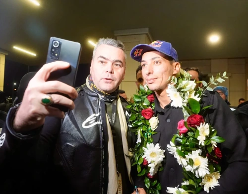 Toprak Razgatlıoğlu şampiyonlukla Türkiye'ye döndü: Coşkulu karşılama