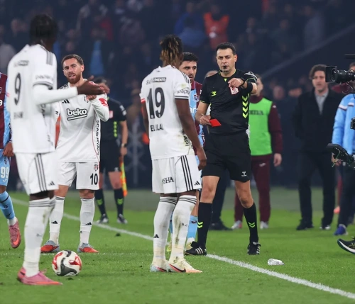 Trabzonspor - Beşiktaş derbisi 3-3 bitti: 6 gollü şov