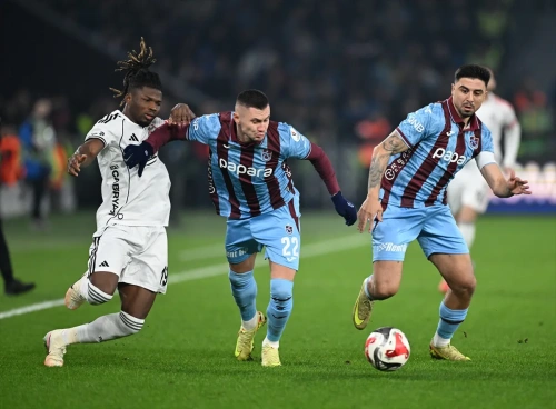 Trabzonspor - Beşiktaş derbisi 3-3 bitti: 6 gollü şov
