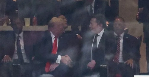 Trump ve Musk aylar sonra buluştu: Charlie Kirk anmasında el sıkıştılar
