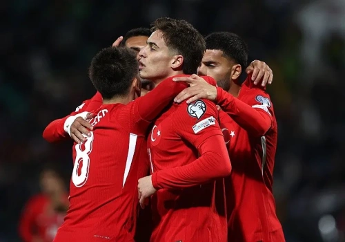 Türkiye'nin 6-1'lik zaferi spor yazarlarında: İkinci yarı bambaşkaydı