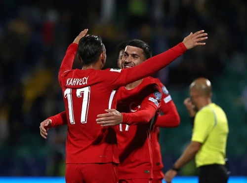 Türkiye'nin 6-1'lik zaferi spor yazarlarında: İkinci yarı bambaşkaydı