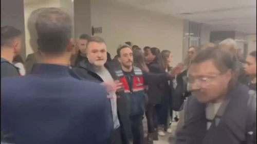 Ufuk Tetik adliye girişinde gazetecinin kamerasına saldırdı