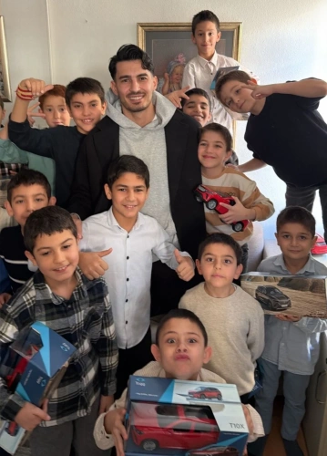 Uğurcan Çakır'dan anlamlı ziyaret: Çocukları sevindirdi