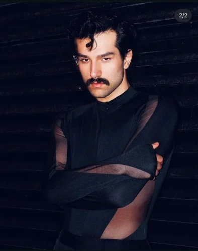 Ünlü partilerinin gizli torbacısı 